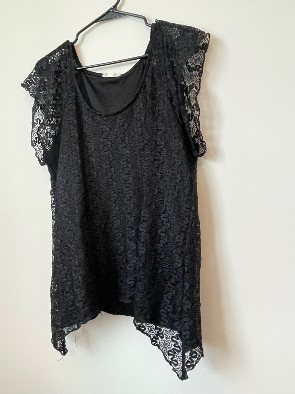 Rue Juju Women's Black Lace Flutter Sleeve Lined Blouse Top Size Large